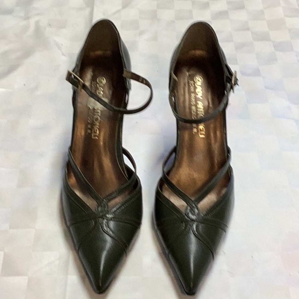 Lady Antoneli, size 6, Olive Green, 3 inch ankle heels